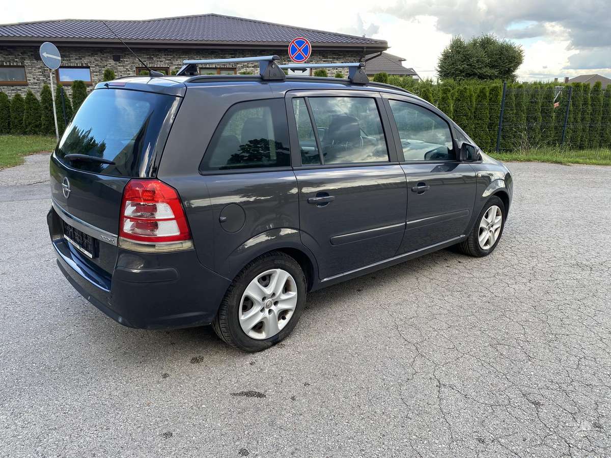 Opel Zafira 2013 — photo 5