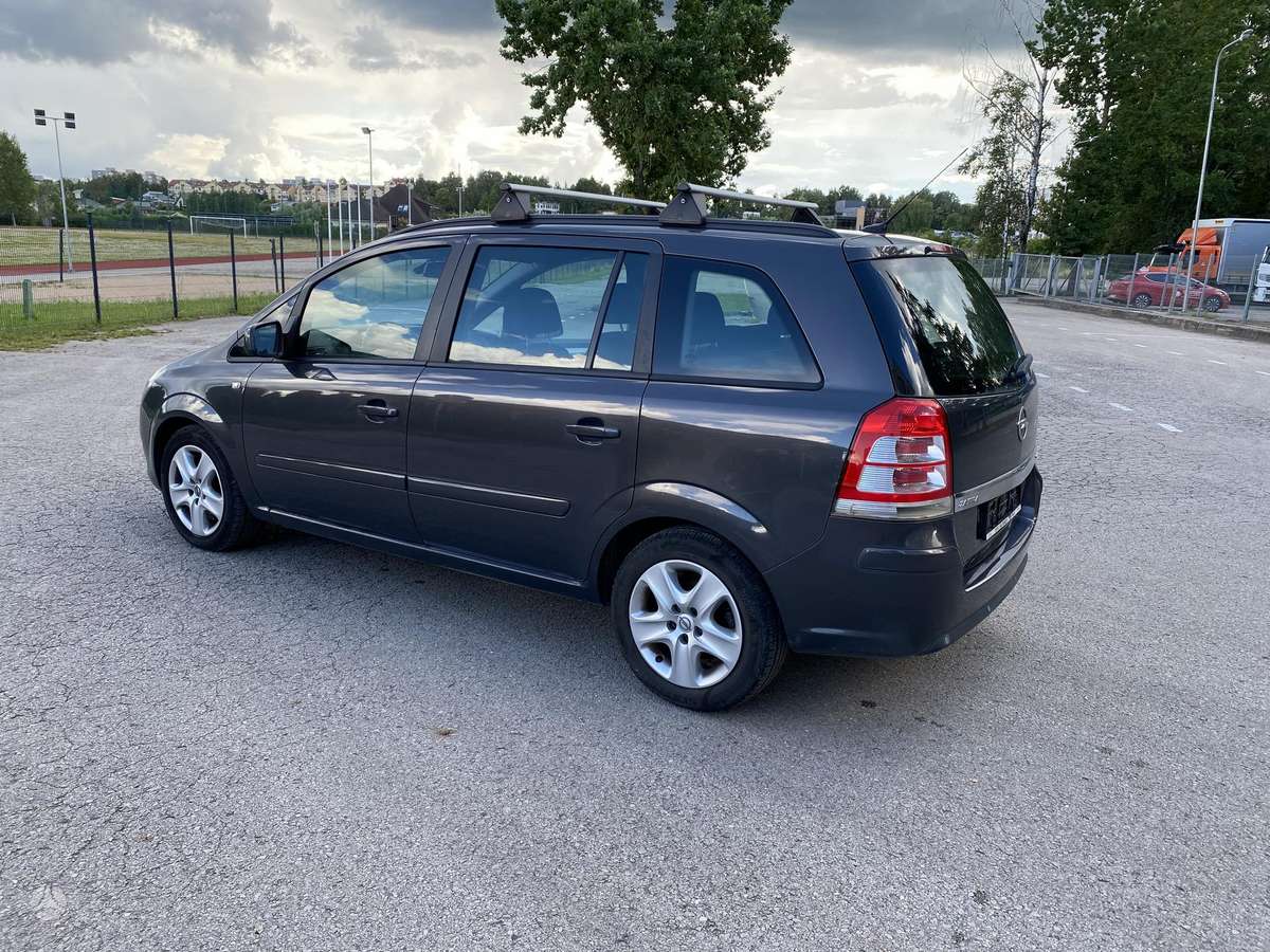 Opel Zafira 2013 — photo 6