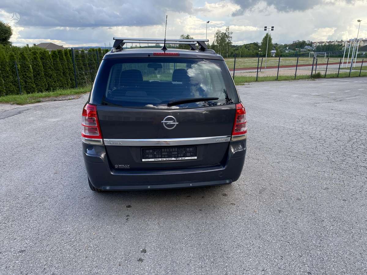 Opel Zafira 2013 — photo 7