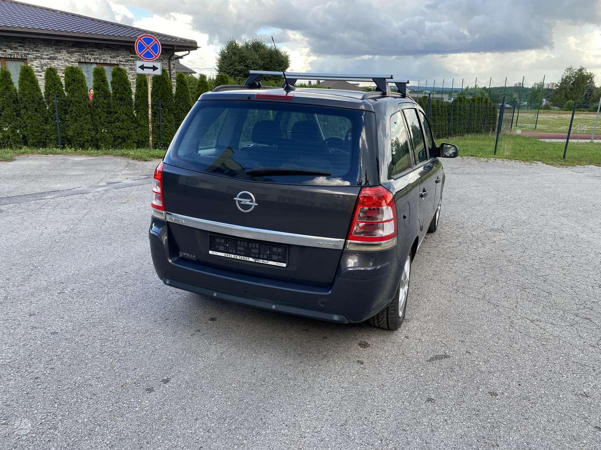 Opel Zafira 2013 — photo 8