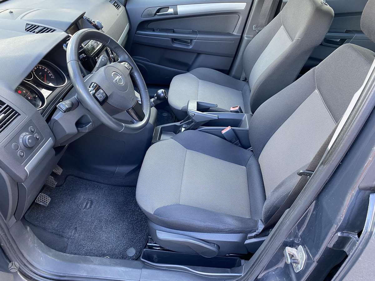 Opel Zafira 2013 — photo 9