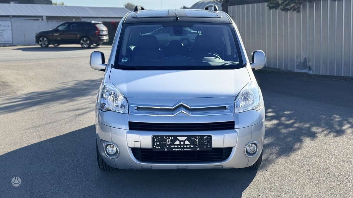Citroen Berlingo 2011 — салон