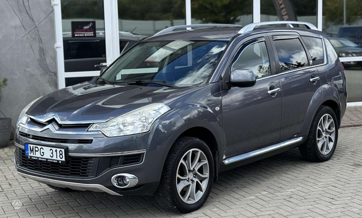 Citroen C-Crosser 2010 — салон