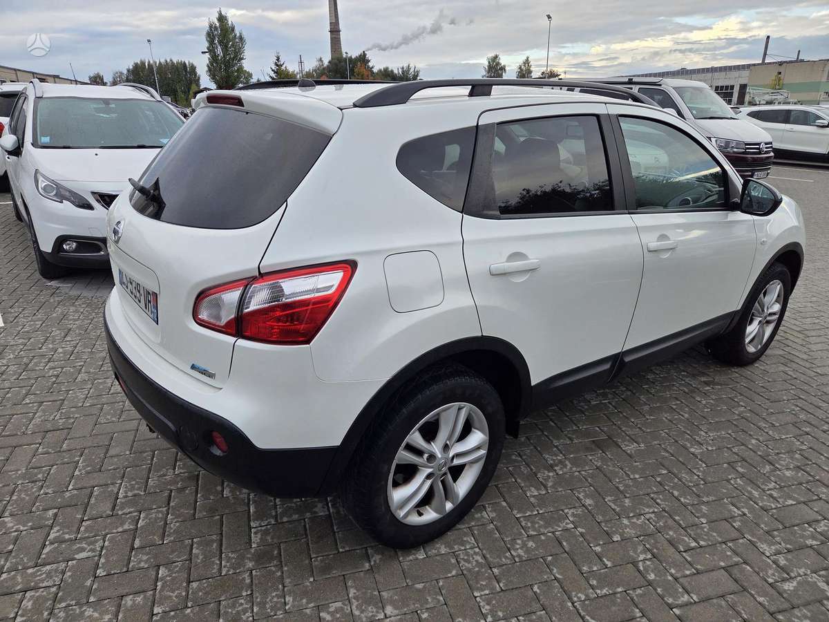 Nissan Qashqai 2013 — двигун 1600 cm³, 131 HP (96kW)
