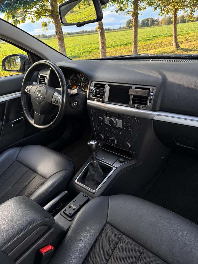 Opel Vectra 2009 — photo 11