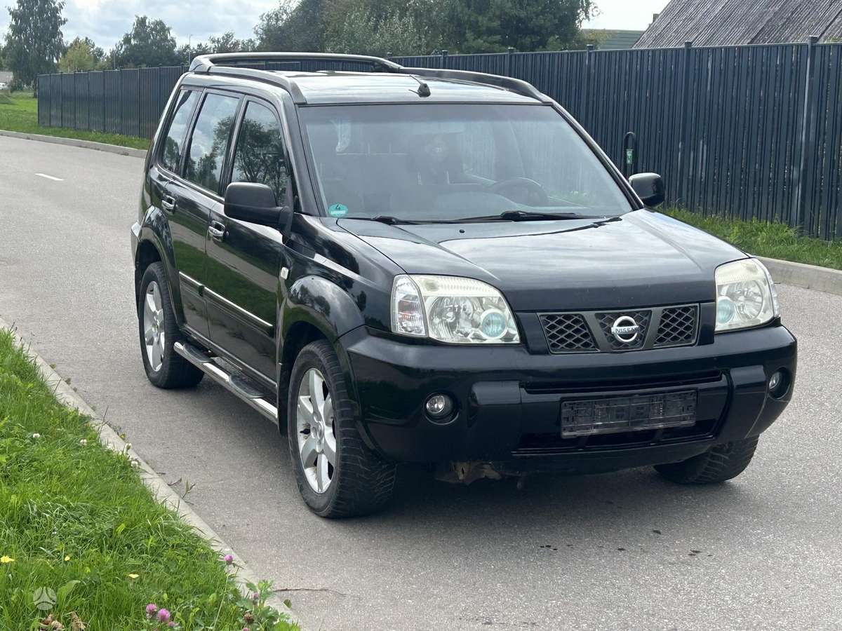 Nissan X-Trail 2005 — rear view
