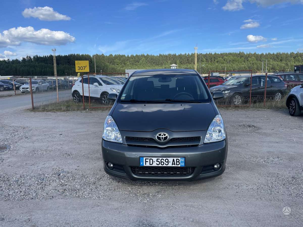 Toyota Corolla 2006 — вигляд ззаду