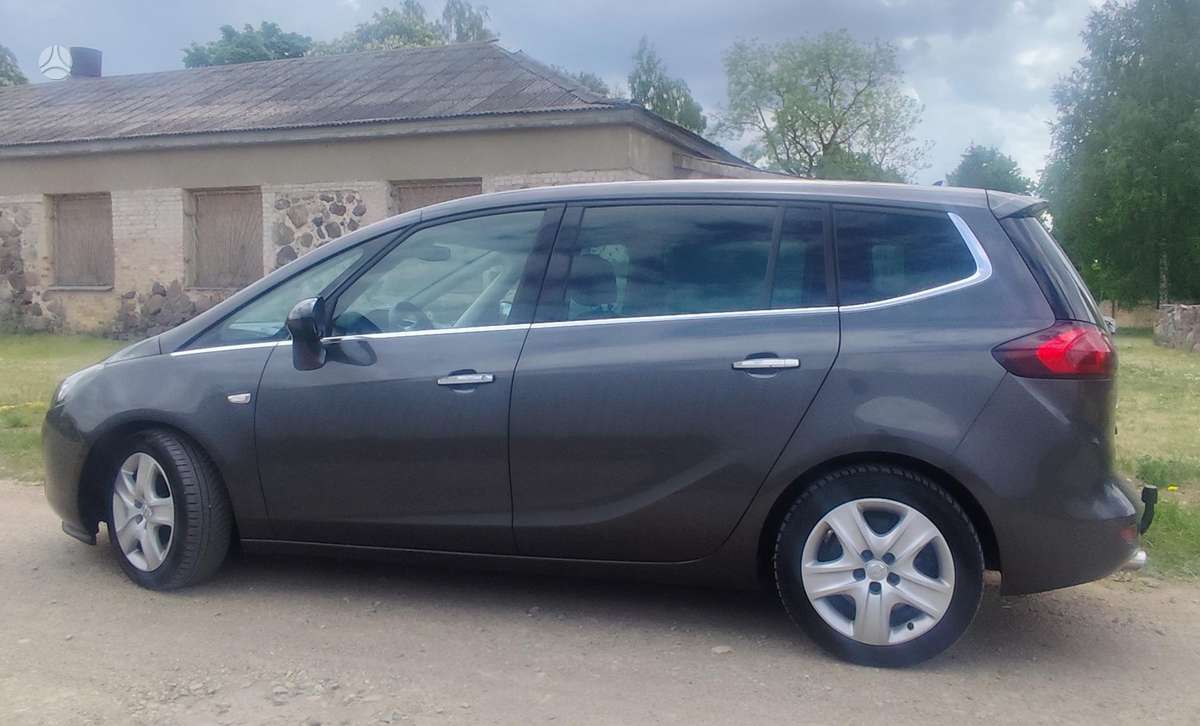 Opel Zafira 2012 — двигун 2000 cm³, 165 HP (121kW)