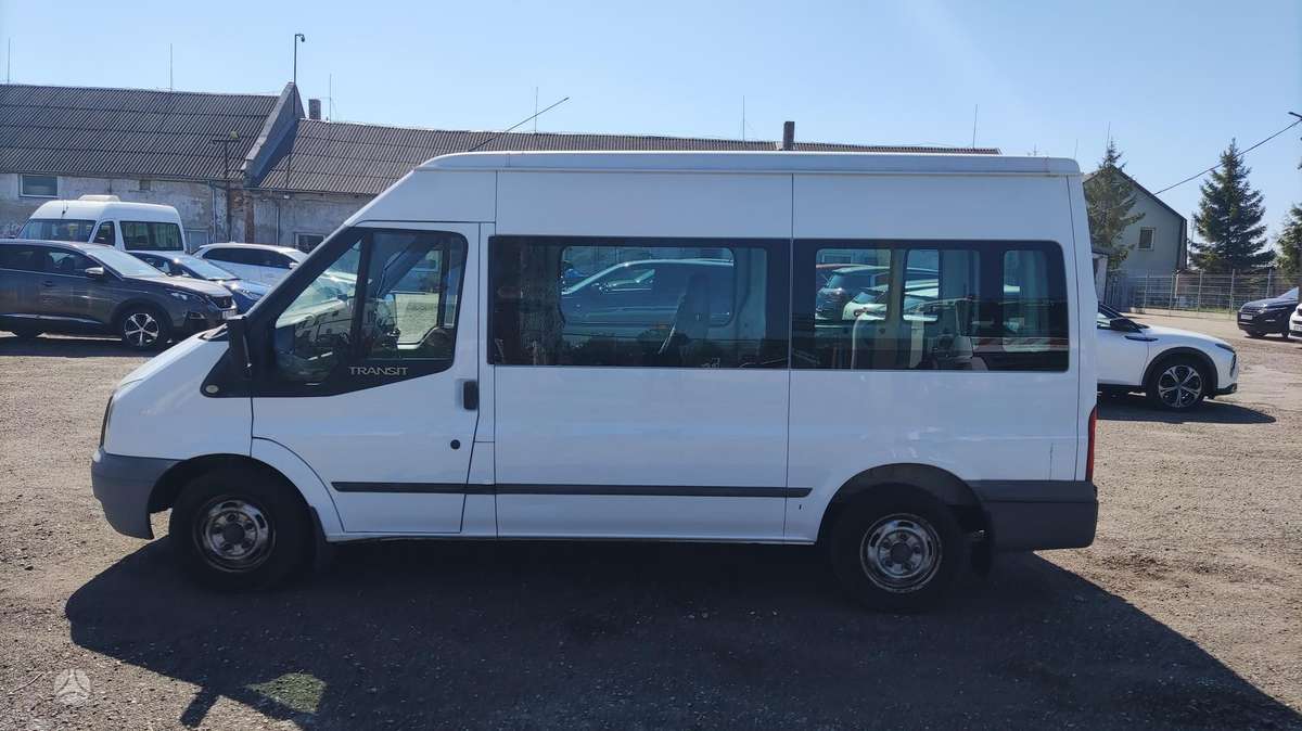 Ford Transit 2013 — rear view