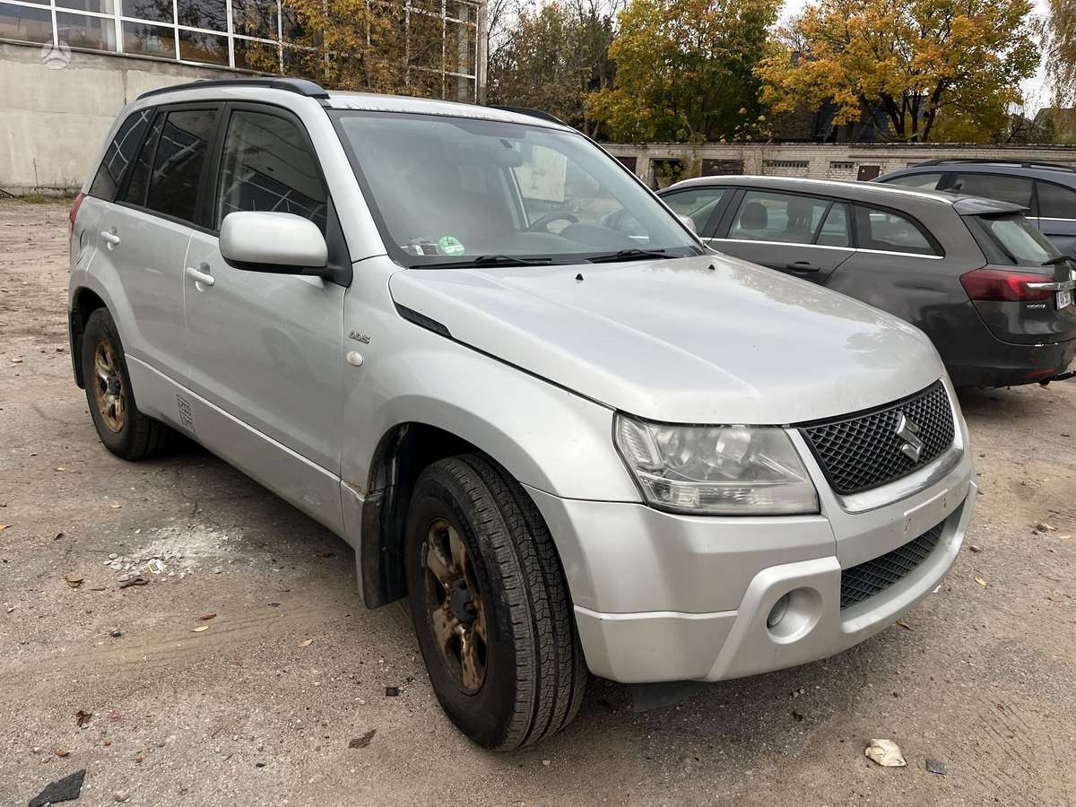 Suzuki Vitara 2006 — rear view