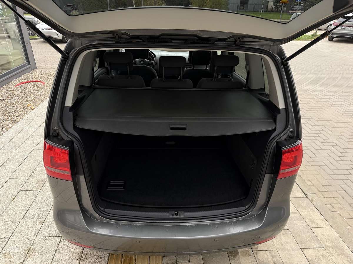 Volkswagen Touran 2012 — photo 10