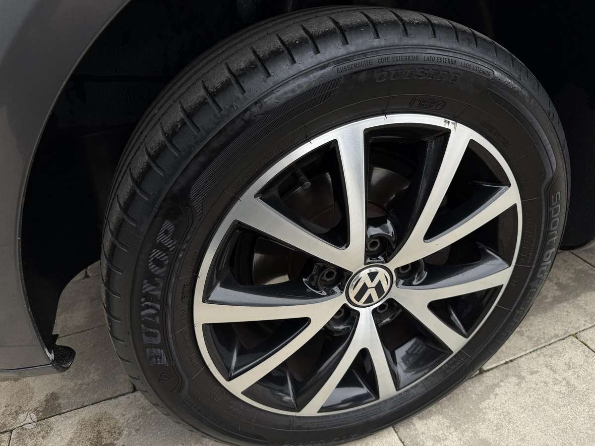 Volkswagen Touran 2012 — photo 17