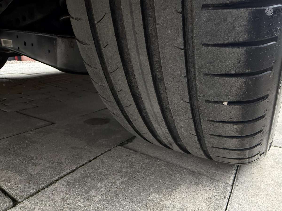 Volkswagen Touran 2012 — photo 18