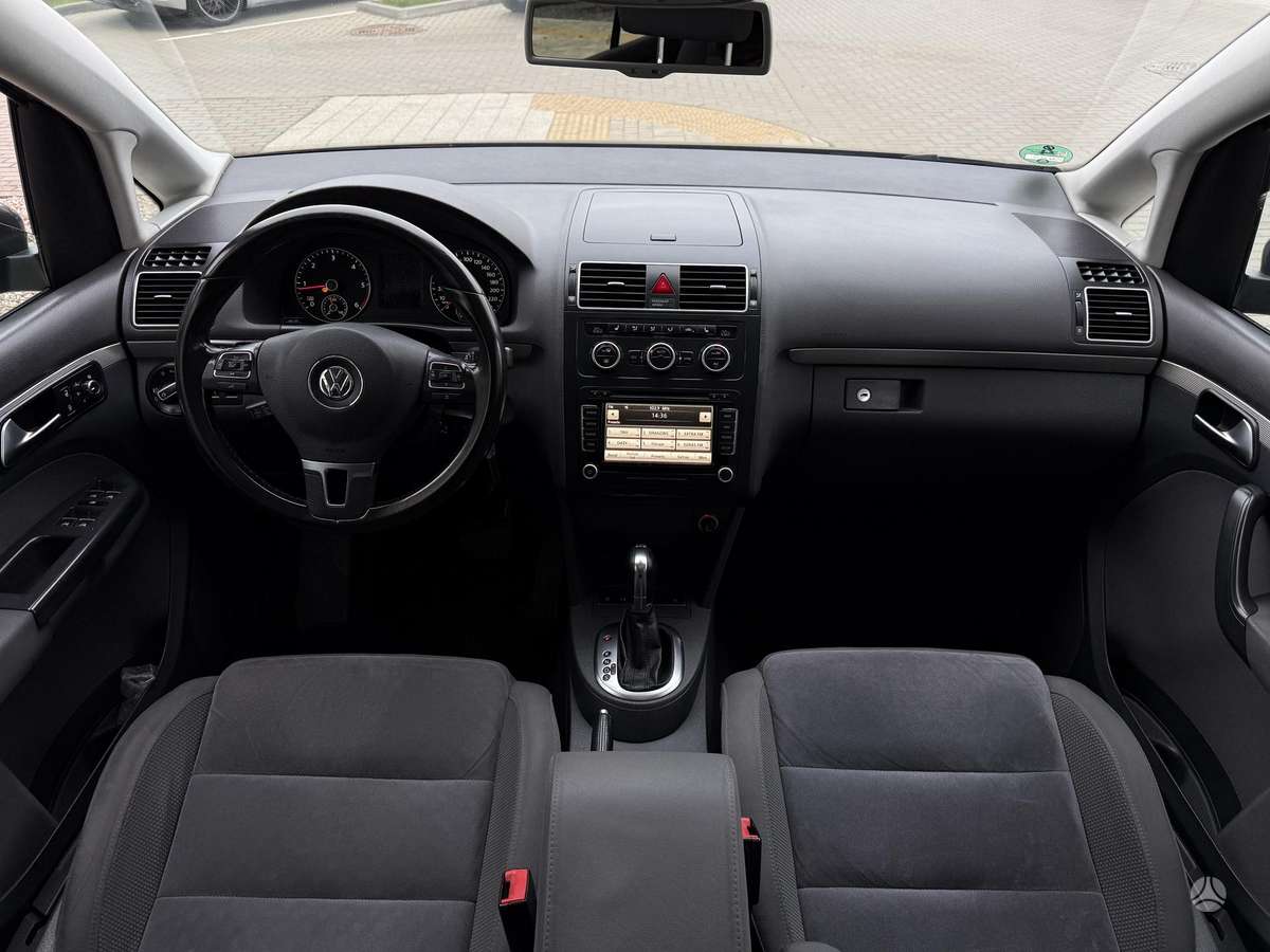Volkswagen Touran 2012 — photo 19