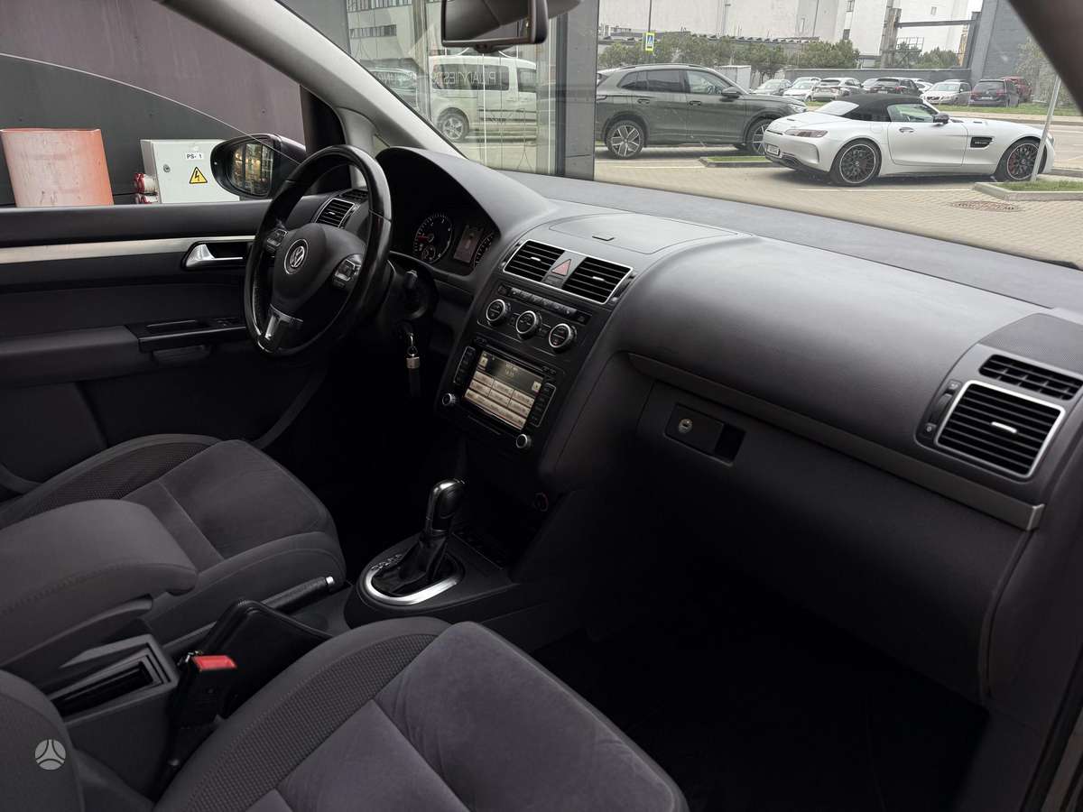 Volkswagen Touran 2012 — photo 20