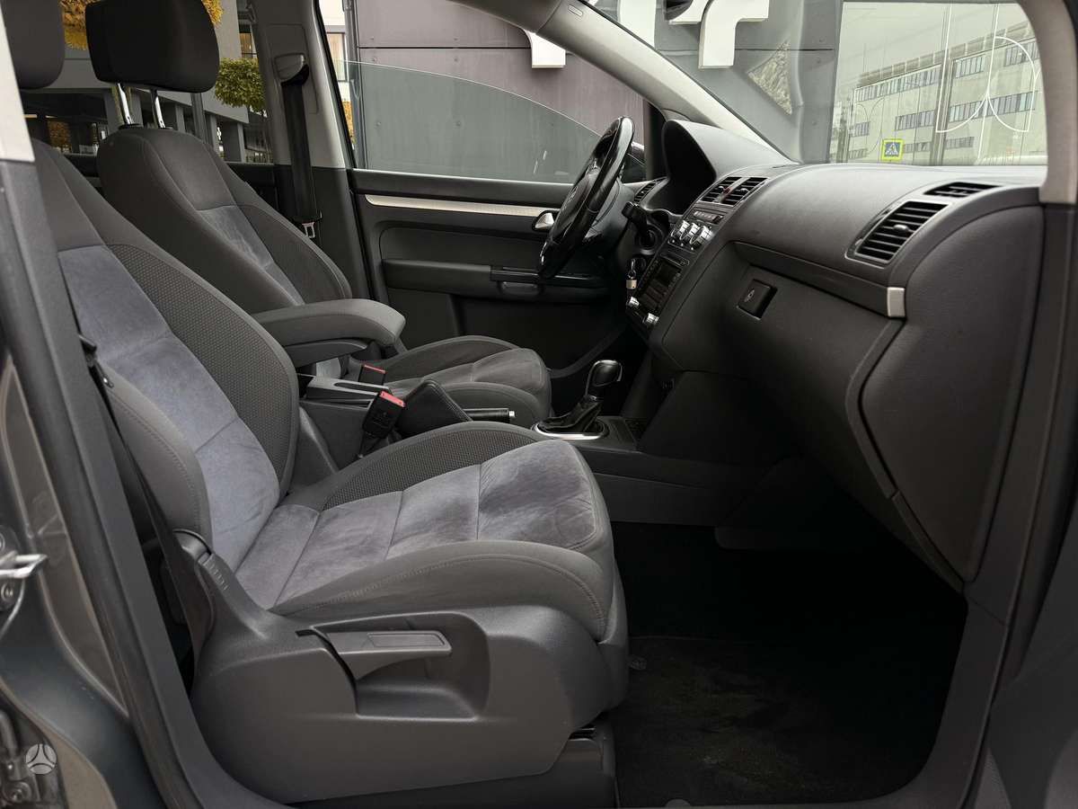 Volkswagen Touran 2012 — photo 21