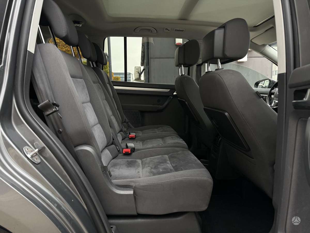 Volkswagen Touran 2012 — photo 23