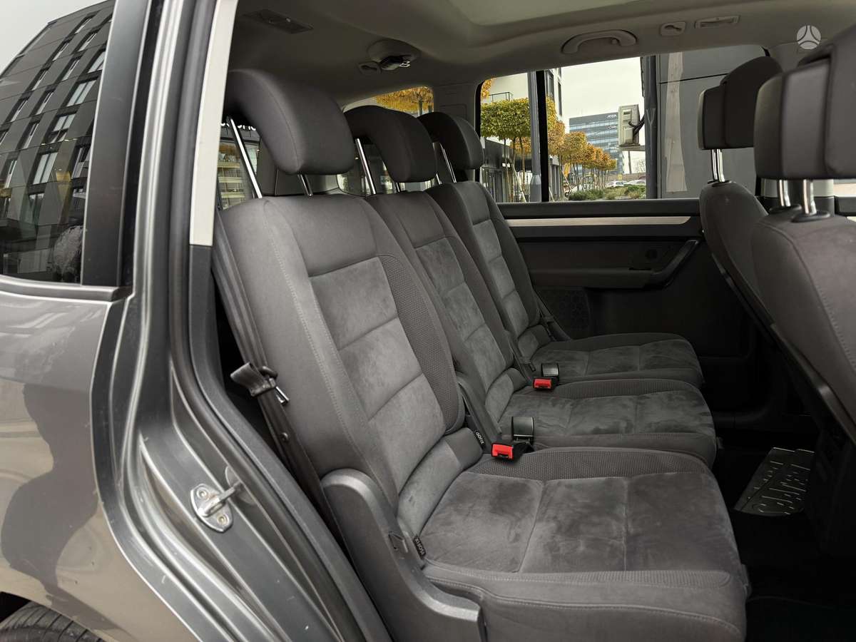 Volkswagen Touran 2012 — photo 24