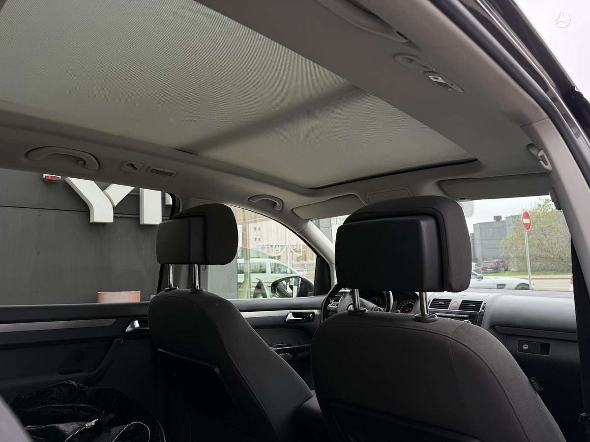 Volkswagen Touran 2012 — photo 25