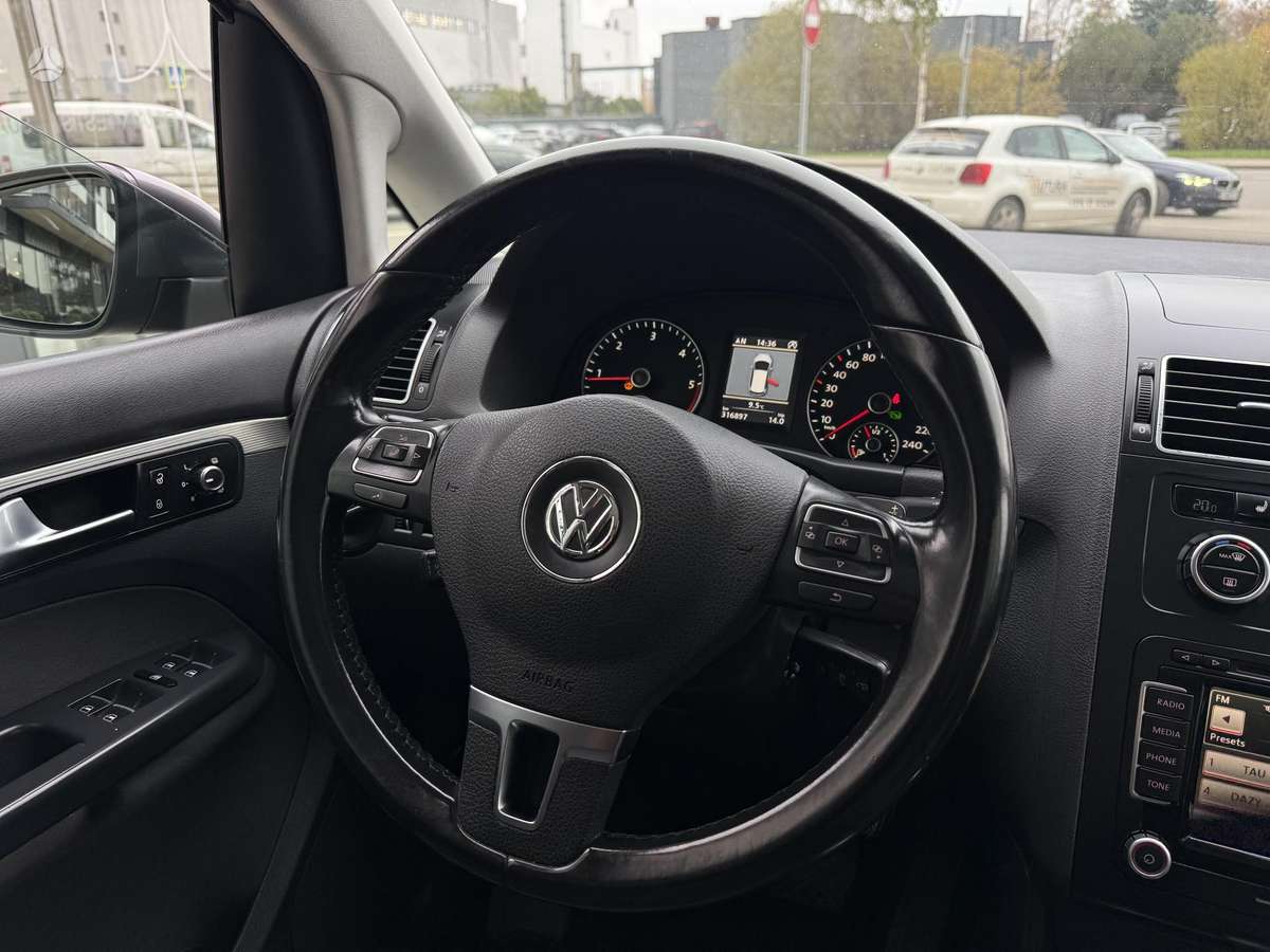 Volkswagen Touran 2012 — photo 27