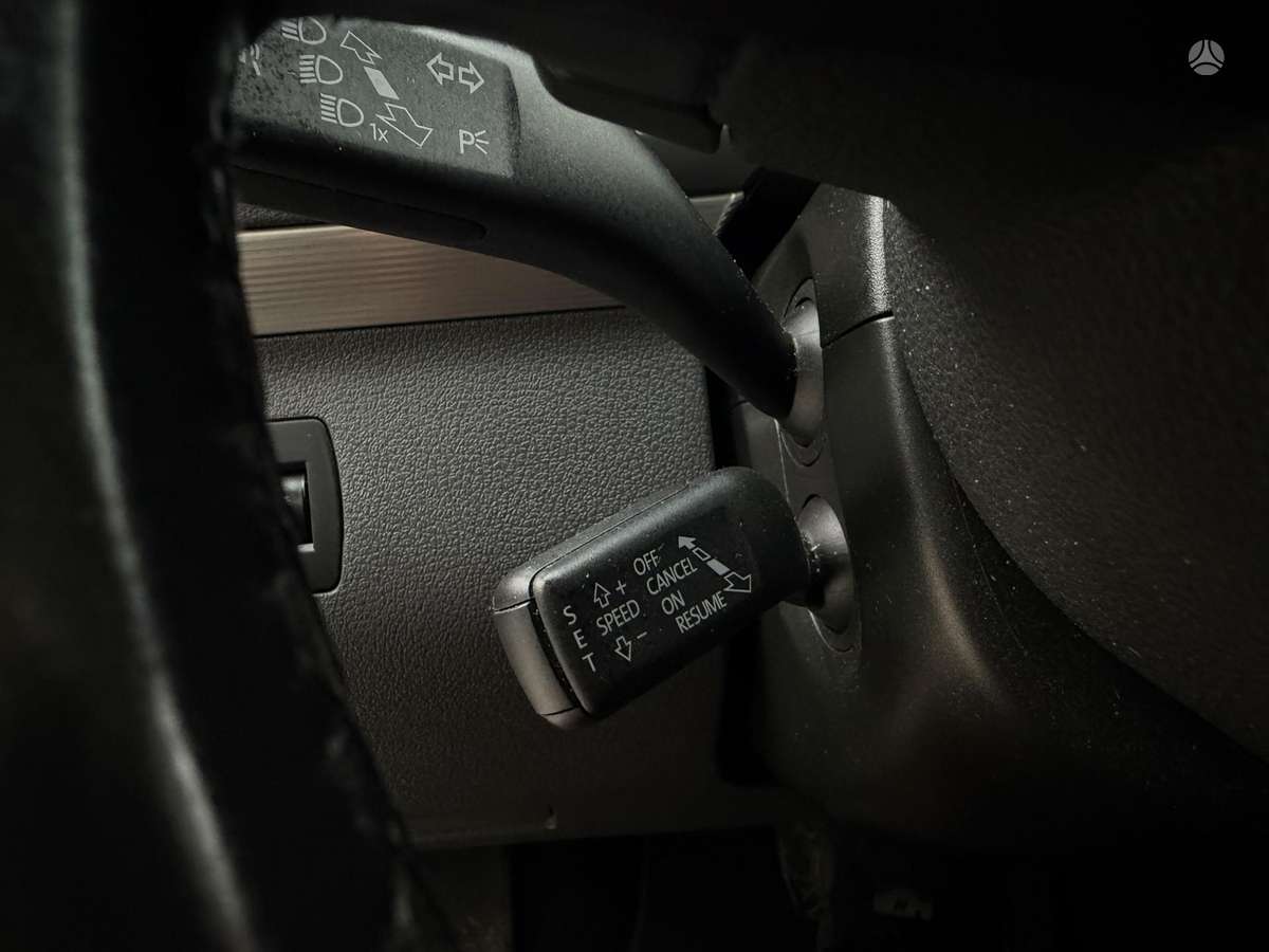 Volkswagen Touran 2012 — photo 28