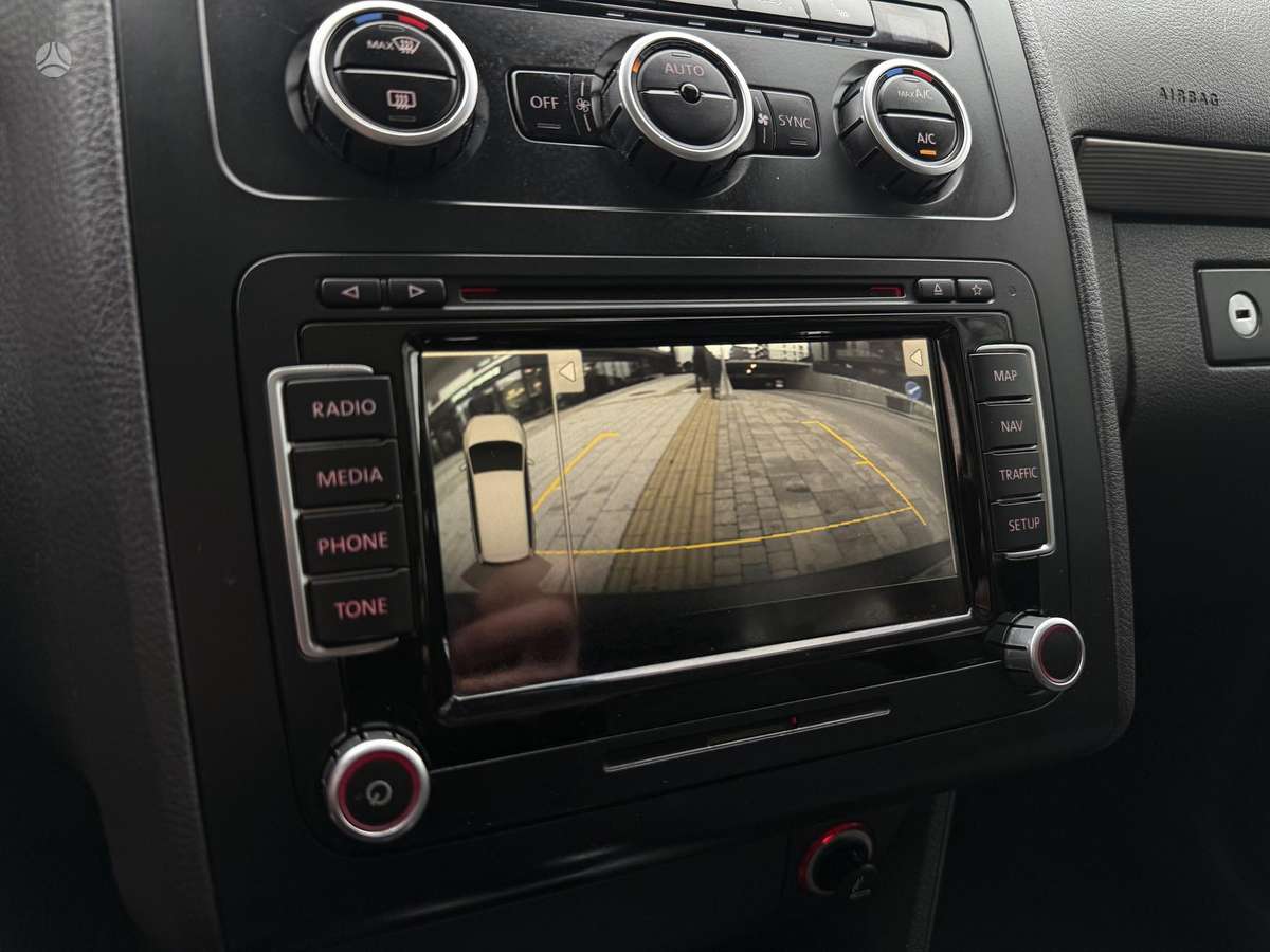 Volkswagen Touran 2012 — photo 29