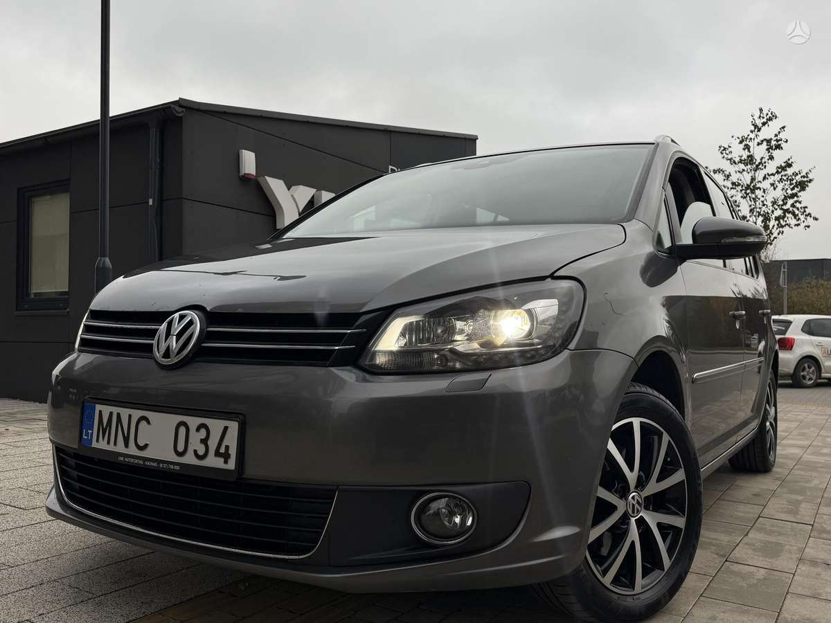 Volkswagen Touran 2012 — interior
