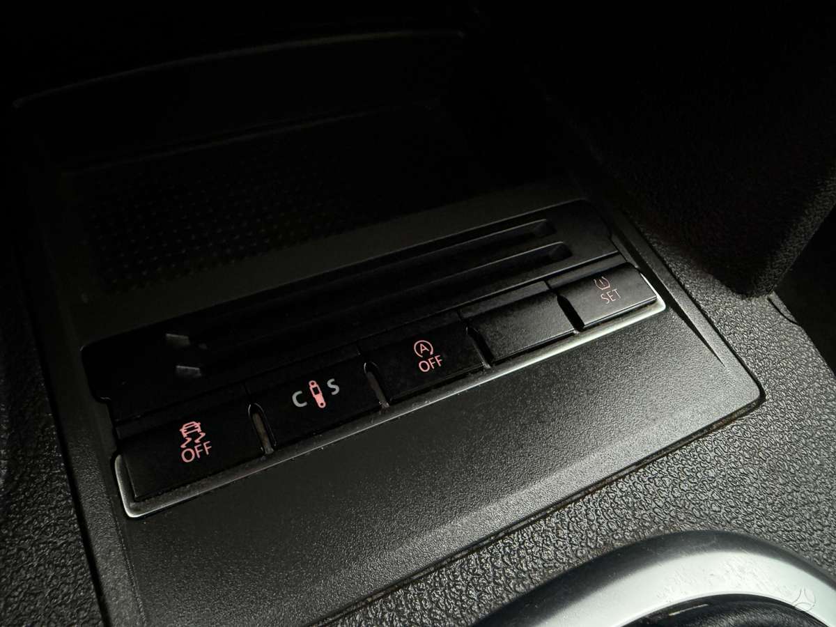 Volkswagen Touran 2012 — photo 32