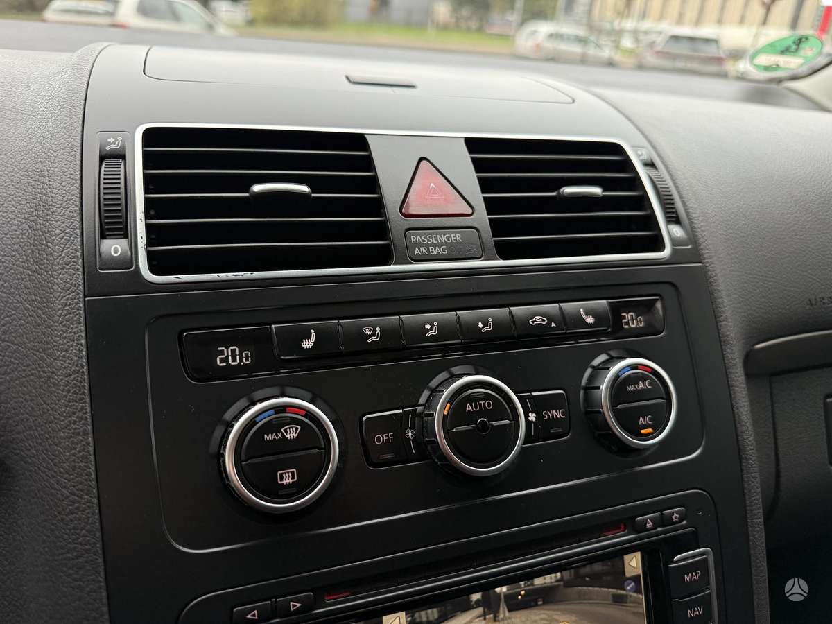 Volkswagen Touran 2012 — photo 33