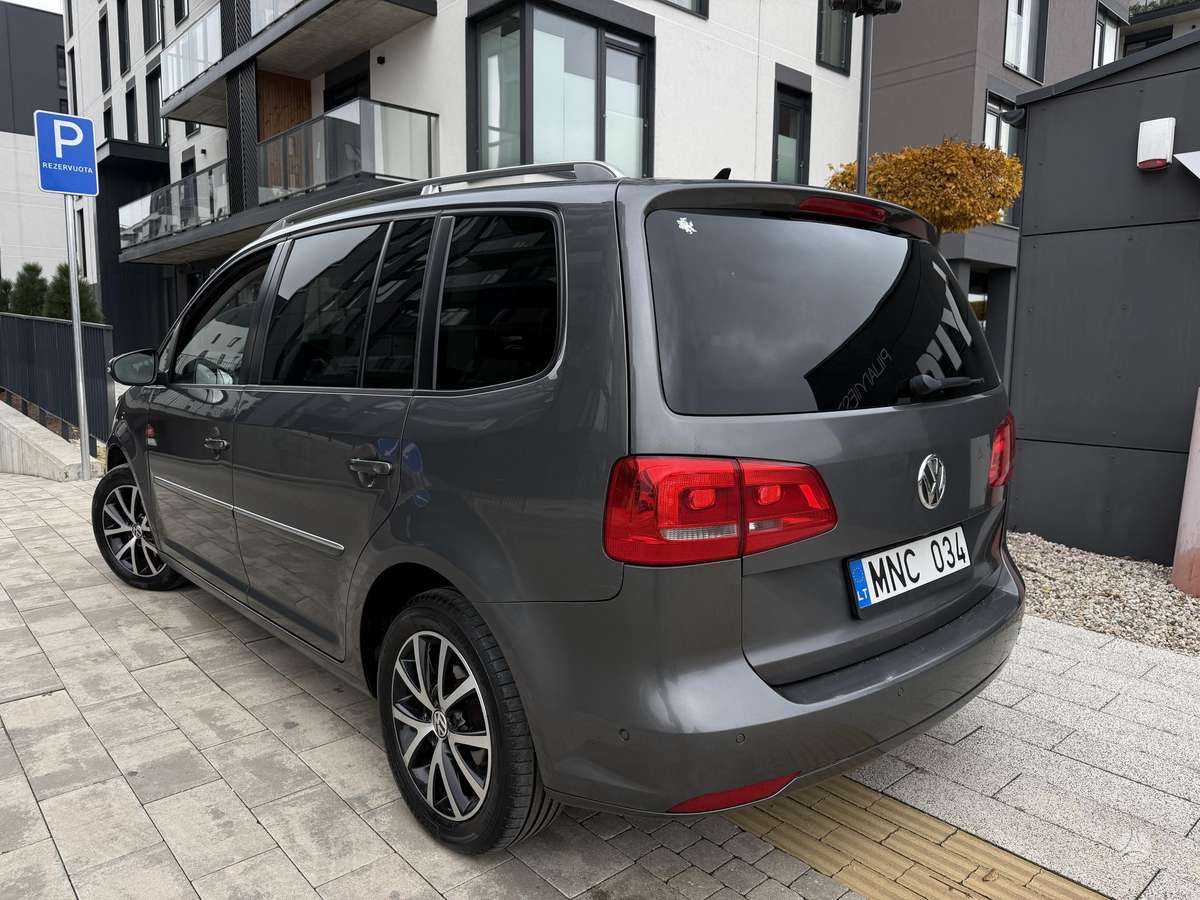 Volkswagen Touran 2012 — engine 1600 cm³, 105 HP (77kW)