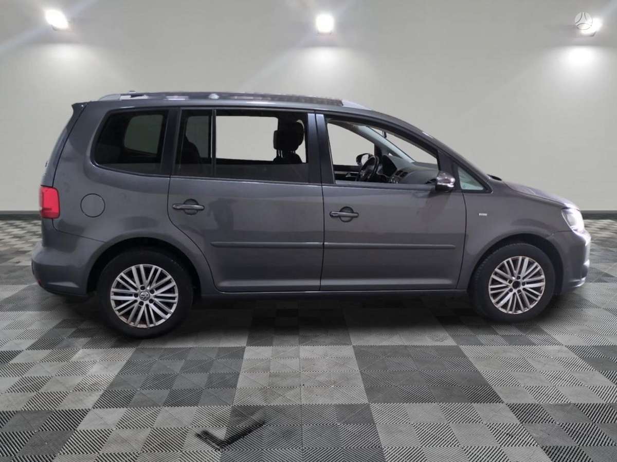 Volkswagen Touran 2014 — interior
