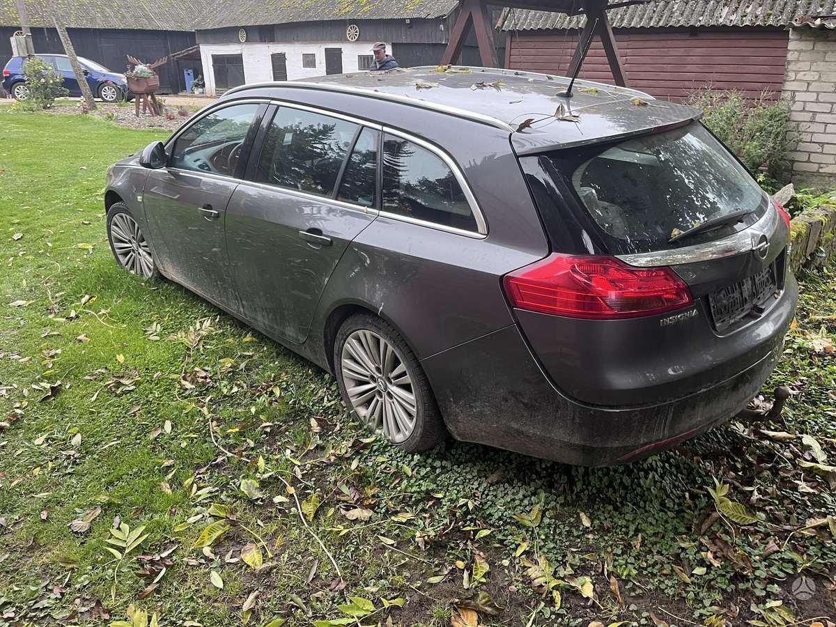 Opel Insignia 2010 — interior
