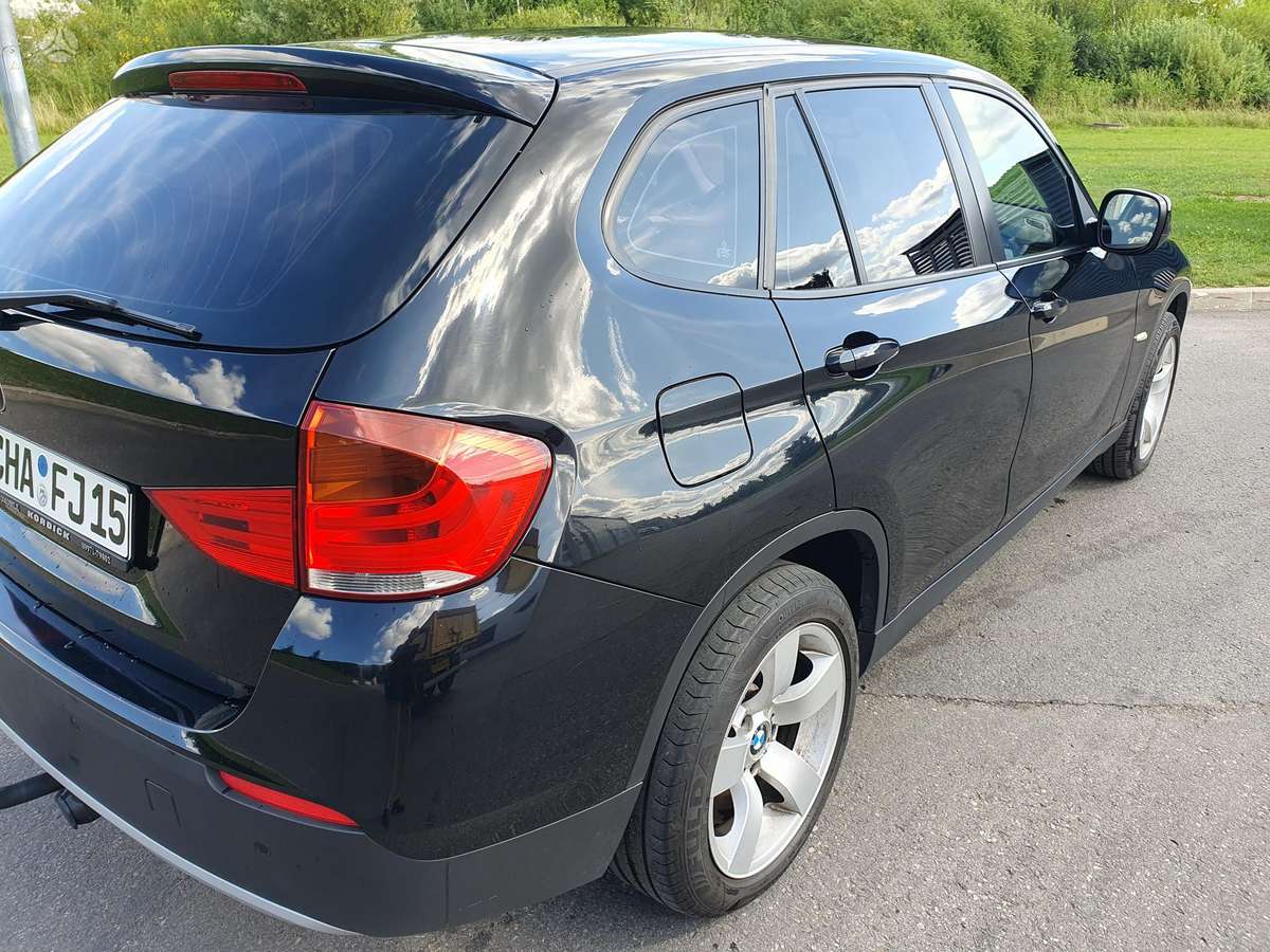 BMW X1 2011 — rear view