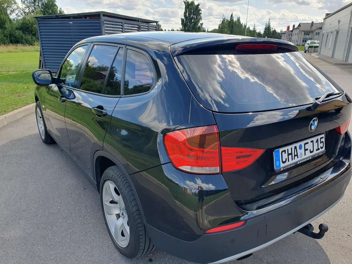 BMW X1 2011 — engine 2000 cm³, 150 HP (110kW)