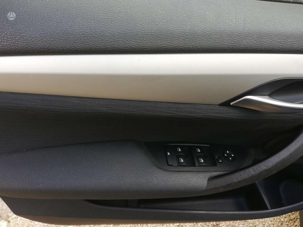 BMW X1 2011 — photo 8