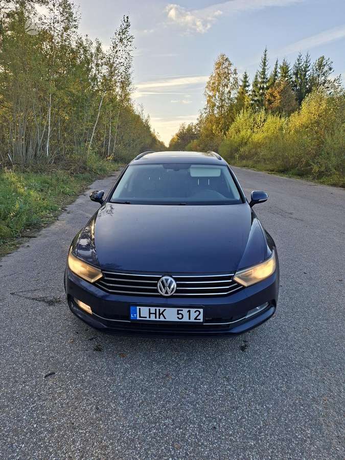Volkswagen Passat 2015 — rear view