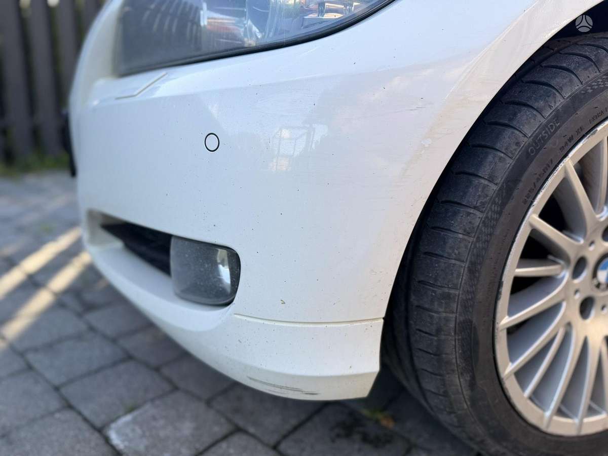 BMW 320 2011 — салон