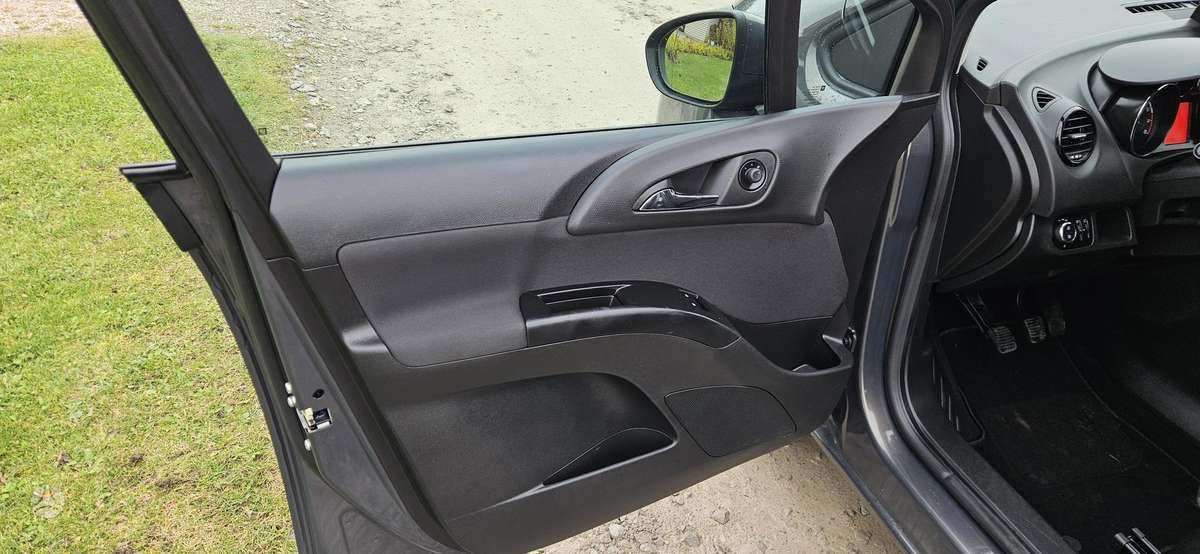 Opel Meriva 2014 — photo 10