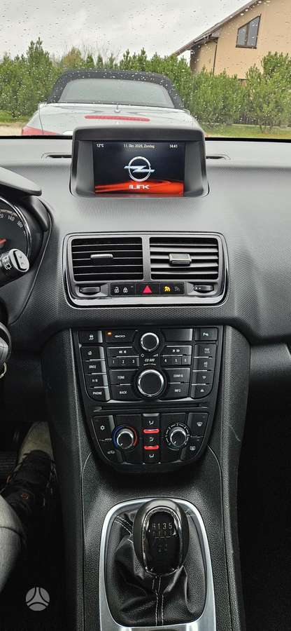 Opel Meriva 2014 — photo 17