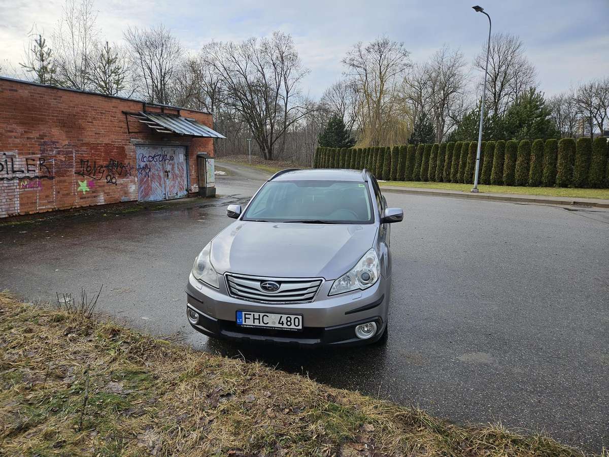 Subaru Outback 2011 — photo 10