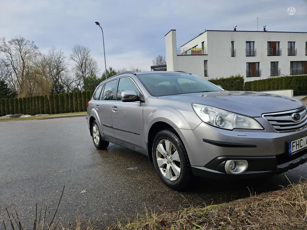 Subaru Outback 2011 — photo 11
