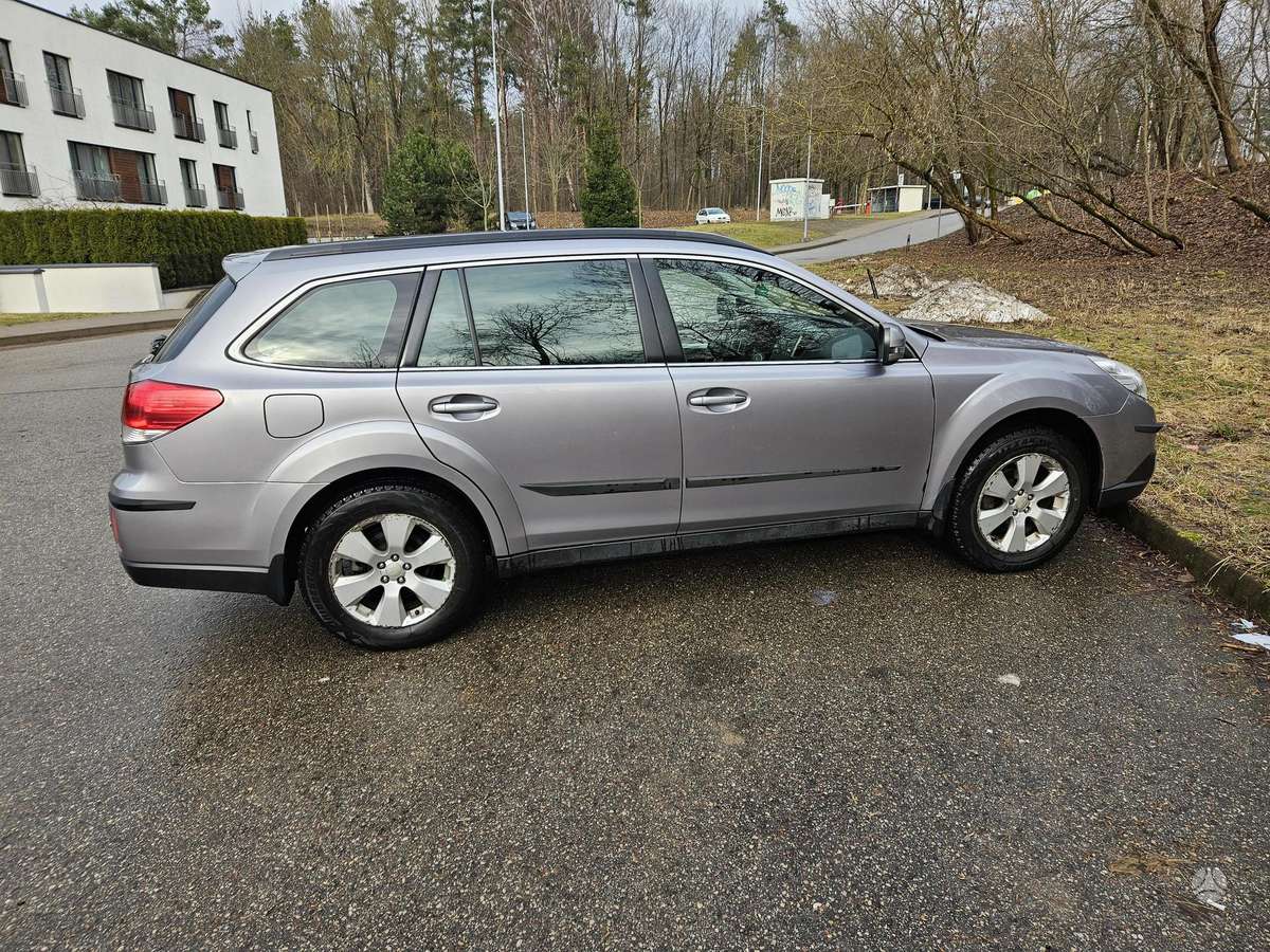 Subaru Outback 2011 — photo 12