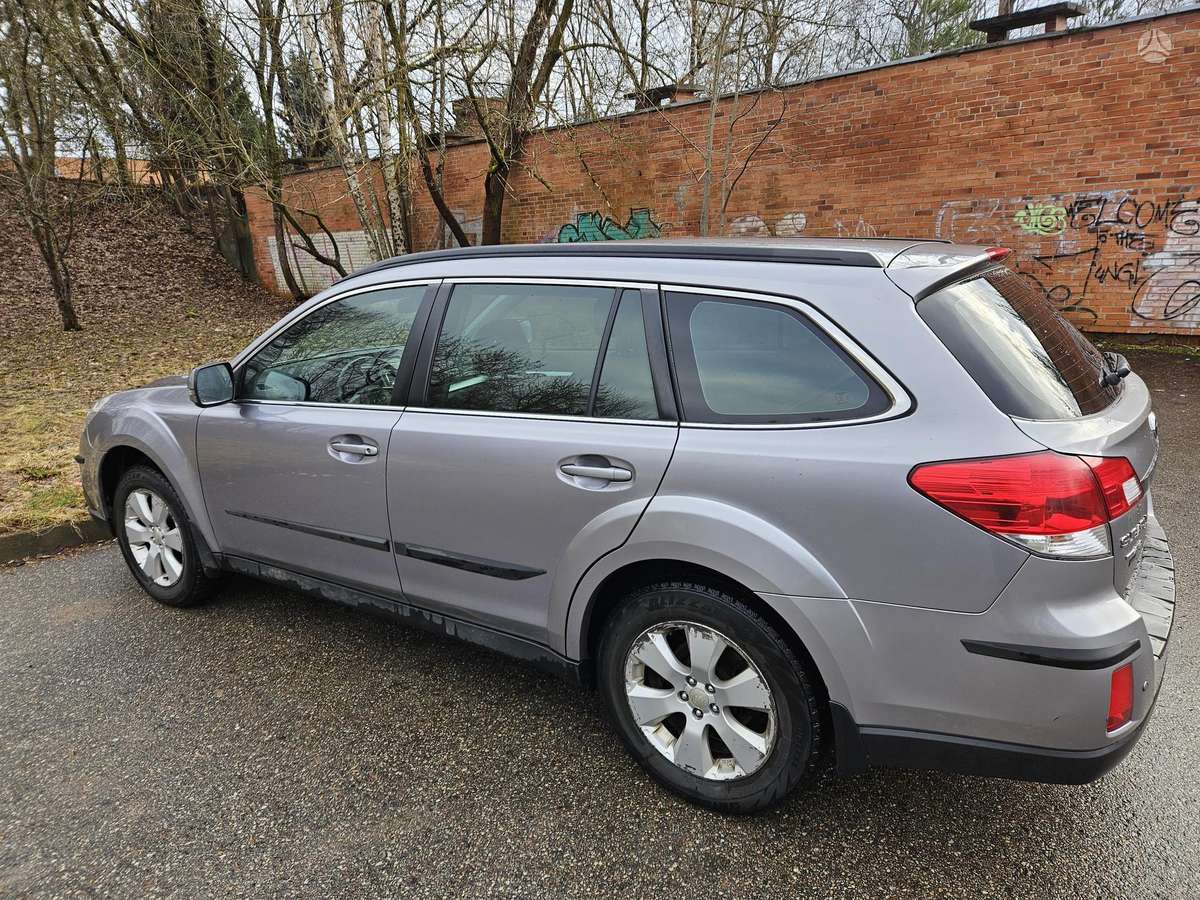 Subaru Outback 2011 — photo 13