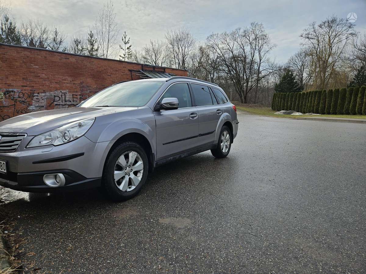 Subaru Outback 2011 — photo 8