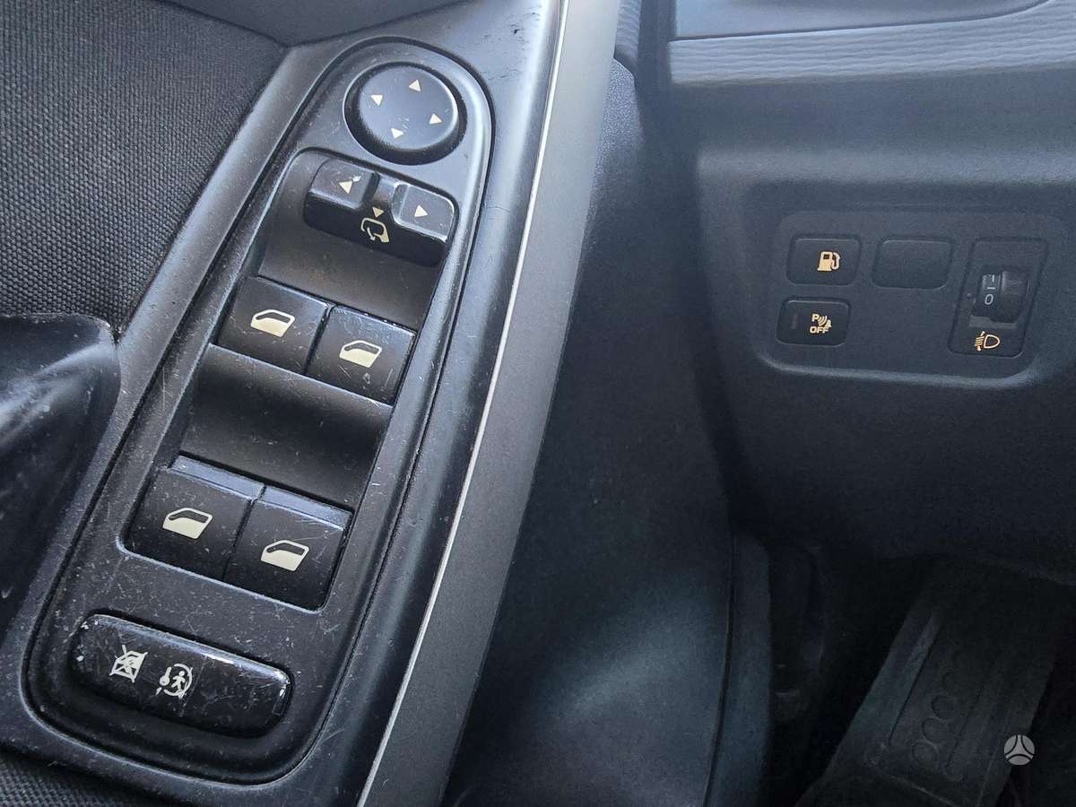 Citroen C4 2009 — photo 11