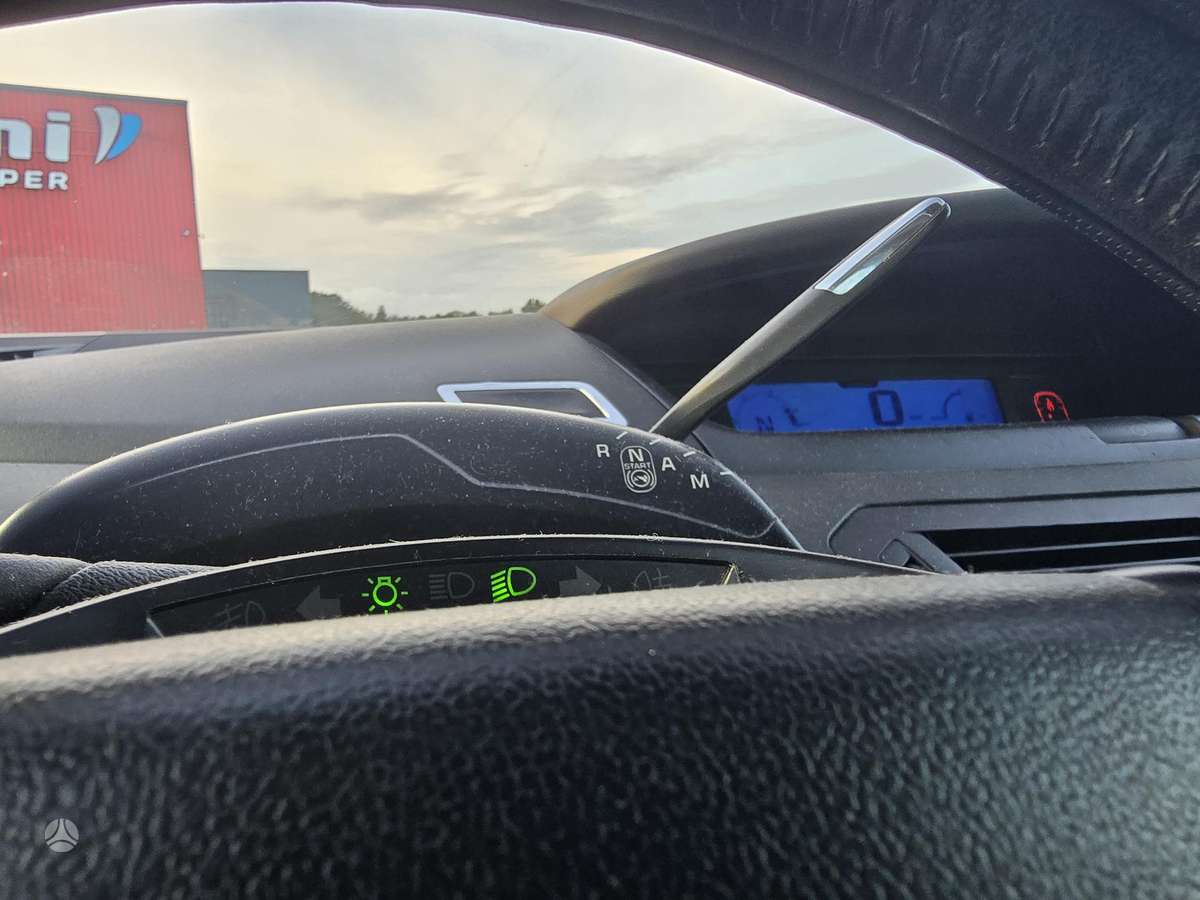 Citroen C4 2009 — photo 14