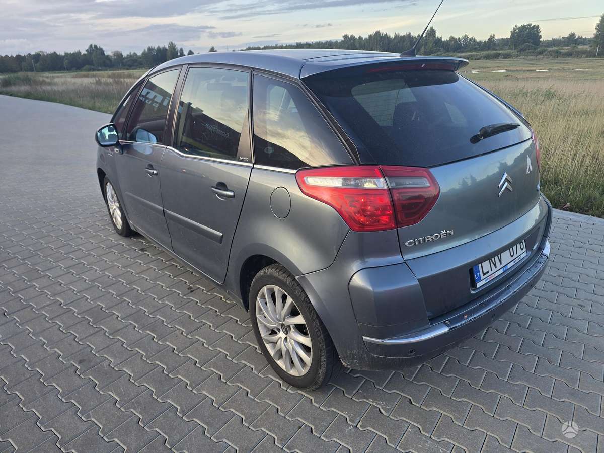 Citroen C4 2009 — rear view