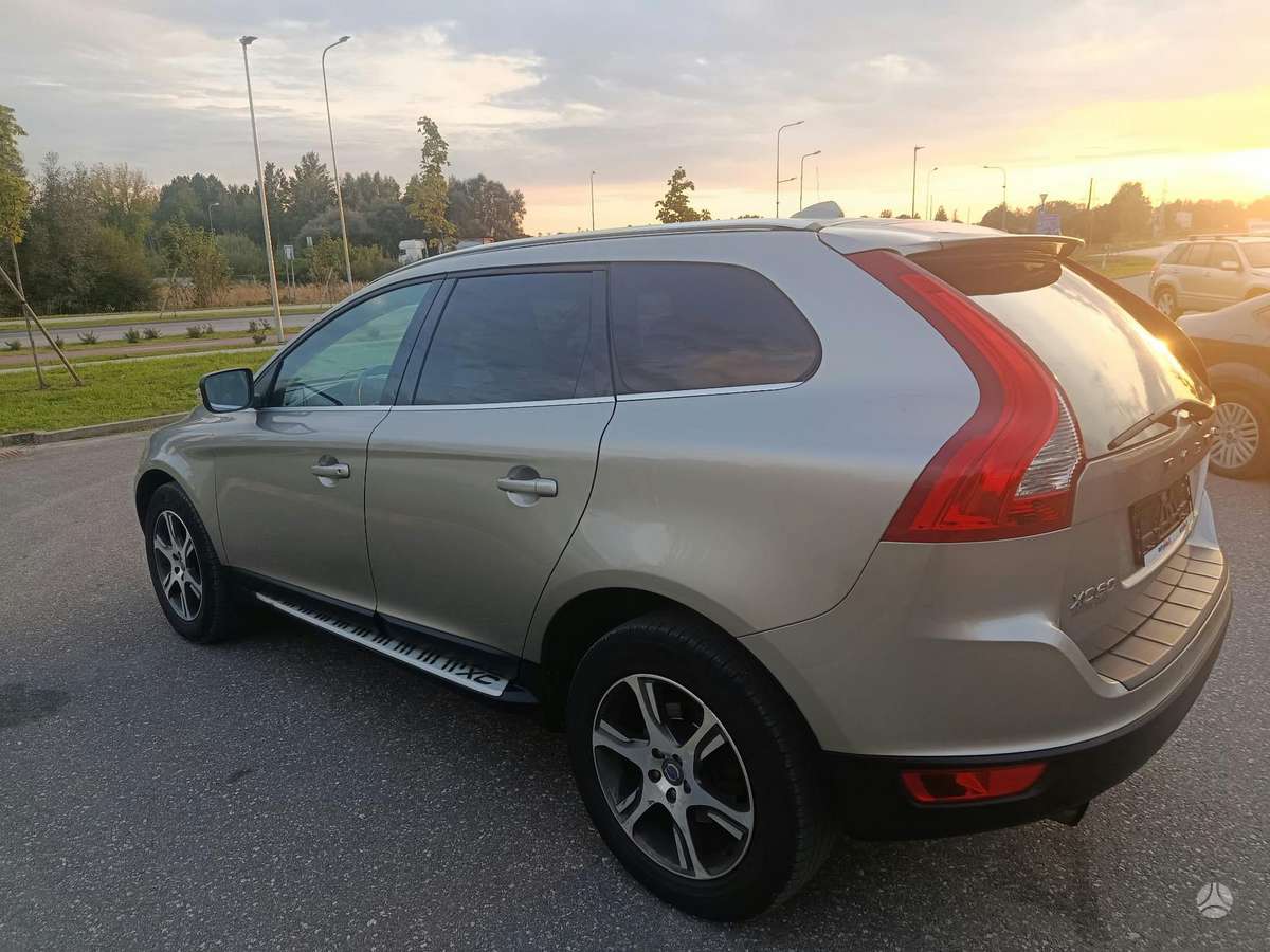 Volvo XC60 2011 — двигун 2000 cm³, 163 HP (120kW)
