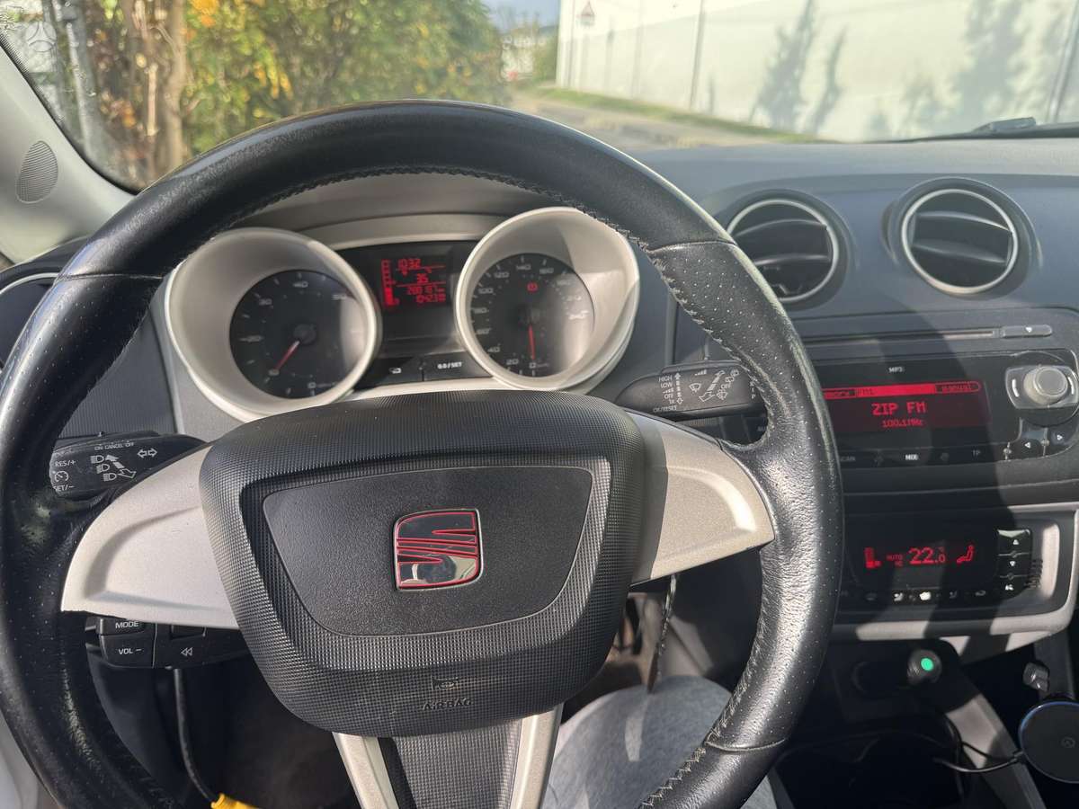 Seat Ibiza 2010 — photo 12