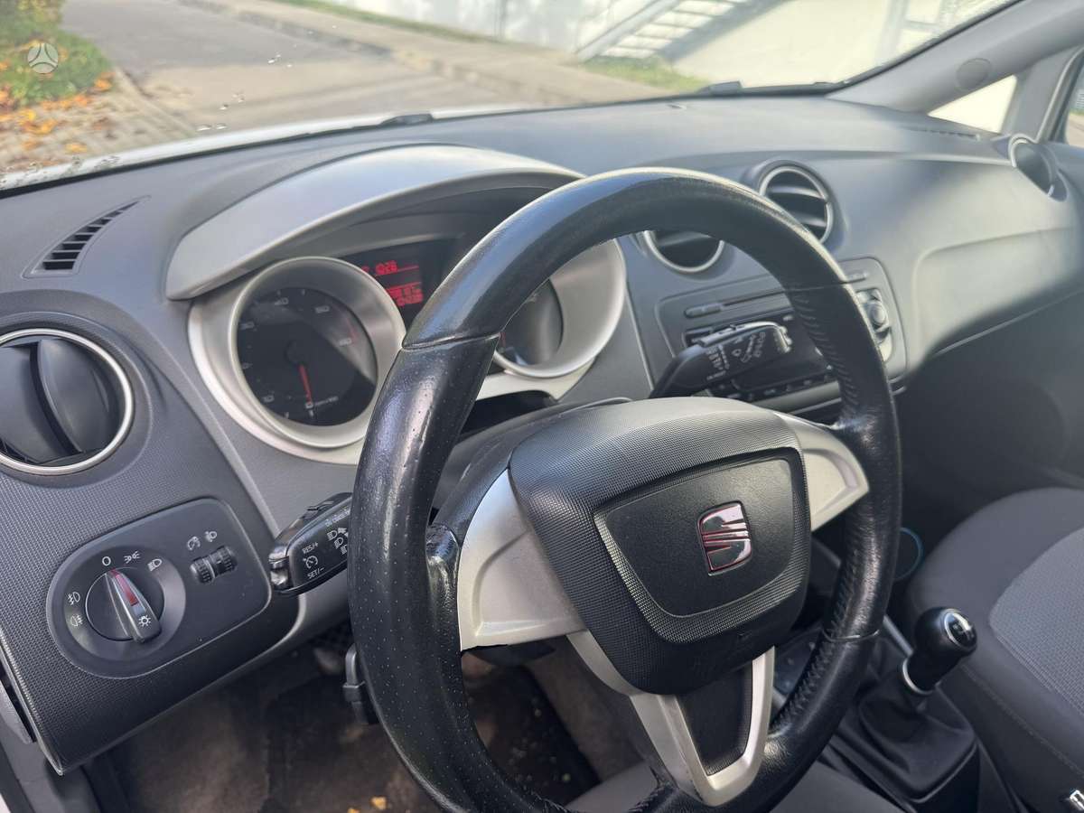 Seat Ibiza 2010 — photo 13